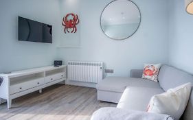 No 6 Croft House - 1 Bedroom Apartment - Tenby